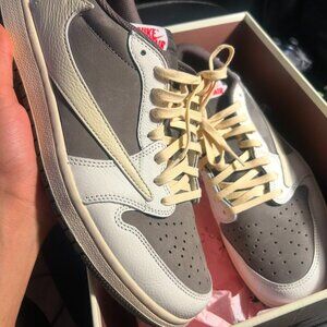 Travis Scott X Jordan 1 Low